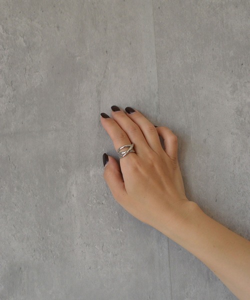 BROTHERHOOD(ブラザーフッド)の「【earyear】Crossover design peti Volume Ring(リング・レディース・ゴールド/シルバー・MEDIUM/SMALL/LARGE)」の12枚目の写真