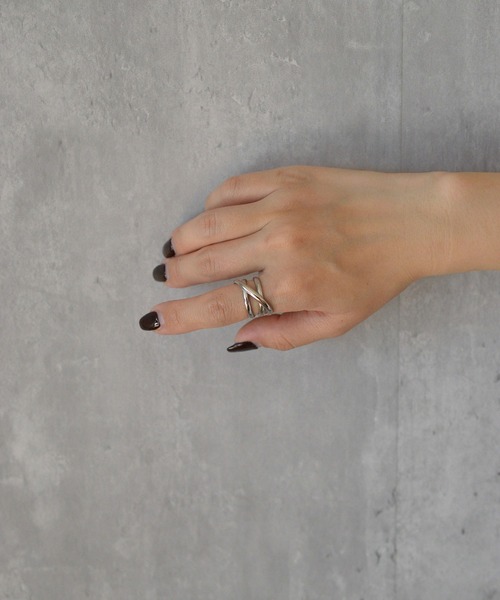 BROTHERHOOD(ブラザーフッド)の「【earyear】Crossover design peti Volume Ring(リング・レディース・ゴールド/シルバー・MEDIUM/SMALL/LARGE)」の11枚目の写真