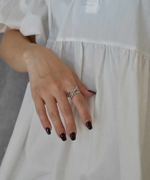 BROTHERHOOD(ブラザーフッド)の「【earyear】Crossover design peti Volume Ring(リング・レディース・ゴールド/シルバー・MEDIUM/SMALL/LARGE)」の10枚目の写真