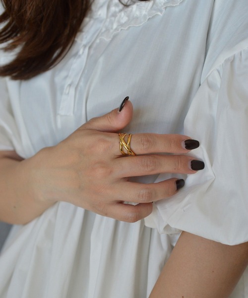 BROTHERHOOD(ブラザーフッド)の「【earyear】Crossover design peti Volume Ring(リング・レディース・ゴールド/シルバー・MEDIUM/SMALL/LARGE)」の6枚目の写真