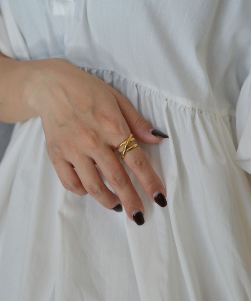 BROTHERHOOD(ブラザーフッド)の「【earyear】Crossover design peti Volume Ring(リング・レディース・ゴールド/シルバー・MEDIUM/SMALL/LARGE)」の5枚目の写真