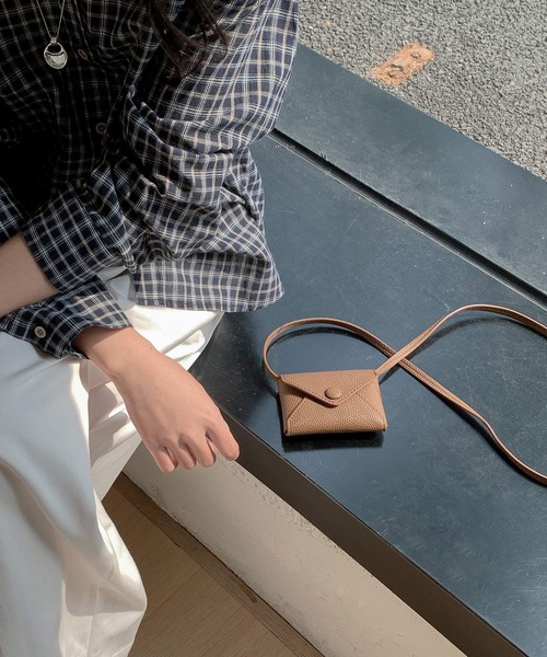 Chiina（チーナ）の「Chiina / 4Way ショルダーミニポーチ（ショルダーバッグ・レディース・ブラック/ライトブルー/キャメル/ブラウン/ホワイト/レッド/ベージュ・FREE）」の4枚目の写真