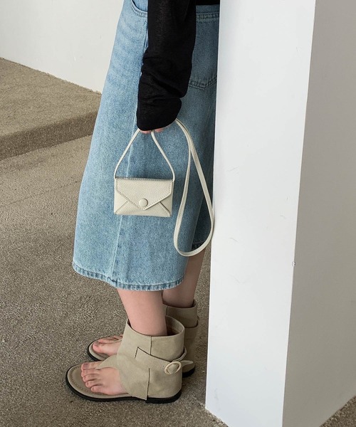 Chiina（チーナ）の「Chiina / 4Way ショルダーミニポーチ（ショルダーバッグ・レディース・ブラック/ライトブルー/キャメル/ブラウン/ホワイト/レッド/ベージュ・FREE）」の3枚目の写真