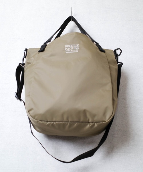 FREDRIK PACKERS（フレドリックパッカーズ）の「『FREDRIK PACKERS』 210D+600D MISSION TOTE(S) ミッション トートバッグ Sサイズ（トートバッグ・メンズ・ブラック/ベージュ/チャコールグレー・FREE）」の22枚目の写真