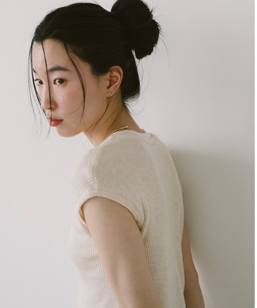 DRWCYS(ドロシーズ)の「レイヤードライクリブトップス(ニット/セーター・レディース・アイボリー/グレー・FREE)」の10枚目の写真