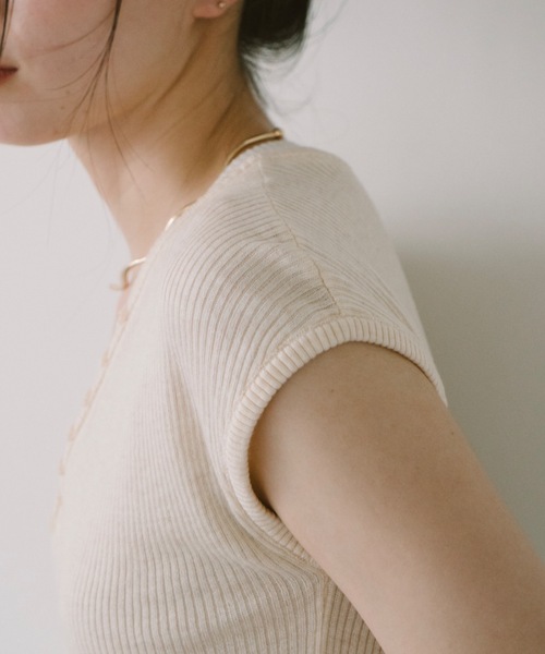 DRWCYS(ドロシーズ)の「レイヤードライクリブトップス(ニット/セーター・レディース・アイボリー/グレー・FREE)」の11枚目の写真