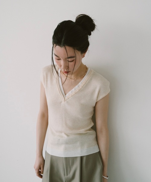 DRWCYS(ドロシーズ)の「レイヤードライクリブトップス(ニット/セーター・レディース・アイボリー/グレー・FREE)」の4枚目の写真