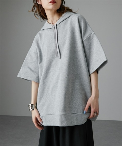 Soiunique（スワユニーク）の「綿１００％厚手素材ゆったりサイズフード付き半袖パーカー　［Soiunique］（パーカー・レディース・イエロー系/杢グレー/ブラック・S～Ｍ/L～LL）」の3枚目の写真