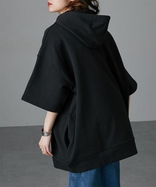 Soiunique（スワユニーク）の「綿１００％厚手素材ゆったりサイズフード付き半袖パーカー　［Soiunique］（パーカー・レディース・イエロー系/杢グレー/ブラック・S～Ｍ/L～LL）」の2枚目の写真