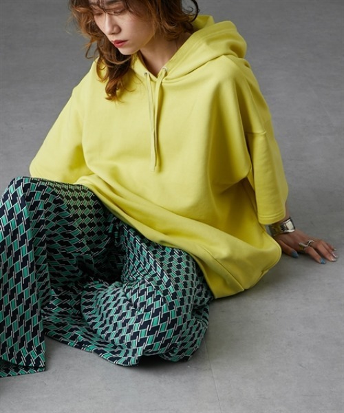 Soiunique（スワユニーク）の「綿１００％厚手素材ゆったりサイズフード付き半袖パーカー　［Soiunique］（パーカー・レディース・イエロー系/杢グレー/ブラック・S～Ｍ/L～LL）」の13枚目の写真