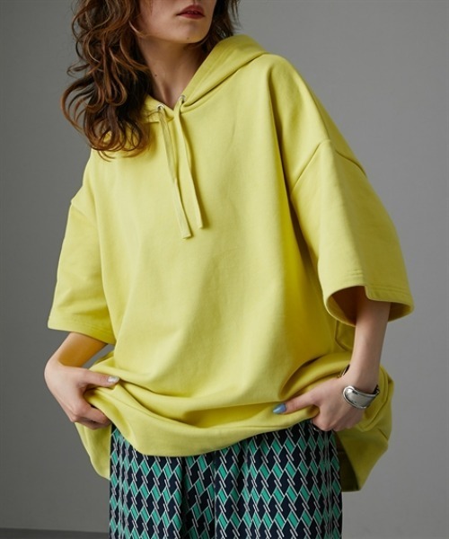 Soiunique（スワユニーク）の「綿１００％厚手素材ゆったりサイズフード付き半袖パーカー　［Soiunique］（パーカー・レディース・イエロー系/杢グレー/ブラック・S～Ｍ/L～LL）」の14枚目の写真