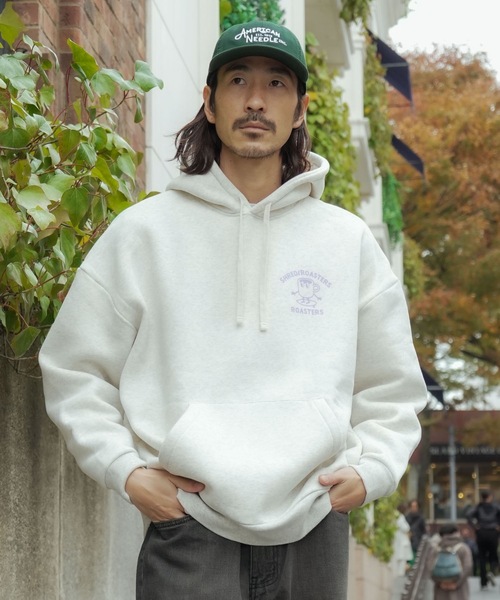 roial（ロイアル）の「HOODIE/ROIAL(ロイアル)コーヒーバッグプリントデザインプルオーバーフーディ（パーカー・メンズ・オートミール/ネイビー・SMALL/MEDIUM/LARGE）」の6枚目の写真