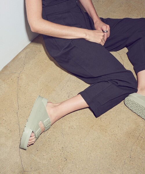 BIRKENSTOCK（ビルケンシュトック）の「【BIRKENSTOCK(ビルケンシュトック)】Arizona Flex Platform EXQ/アリゾナ フレックス プラットフォーム（サンダル・レディース・ブラック/ライトグレー・37/38/36/39）」の4枚目の写真