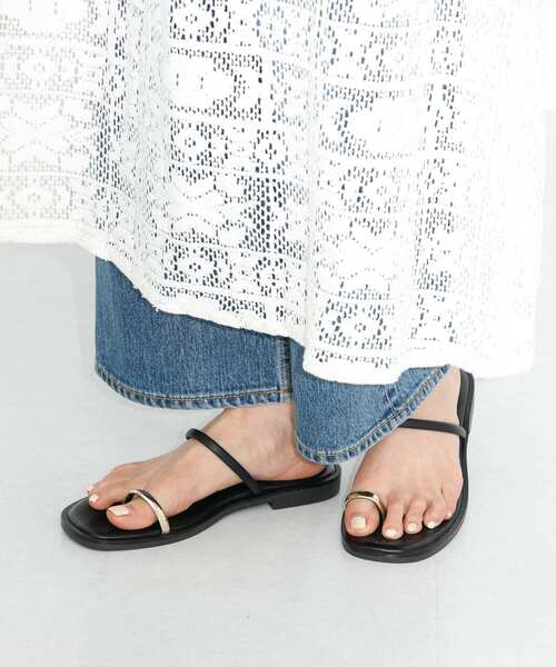 NICOLAS LAINAS（ニコラスライナス）の「NICOLAS LAINAS　メタルサムリングサンダル（サンダル・レディース・ブラック・37/36/38）」の2枚目の写真