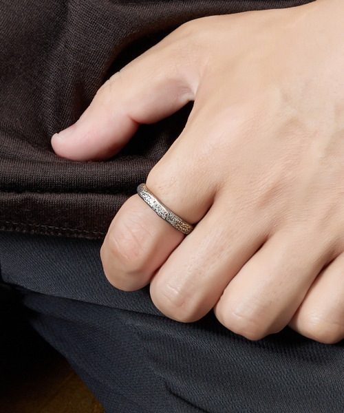 GILD(ギルド)の「GILD ギルド / Curved top atypical narrow ring シルバー925エイティピカルナローリング / G251-RI03(リング・メンズ・シルバー/プラチナム/ゴールド・11号/9号/7号/21号/19号/17号/15号/13号)」の2枚目の写真