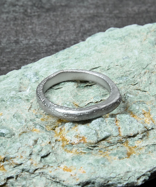 GILD(ギルド)の「GILD ギルド / Curved top atypical narrow ring シルバー925エイティピカルナローリング / G251-RI03(リング・メンズ・シルバー/プラチナム/ゴールド・11号/9号/7号/21号/19号/17号/15号/13号)」の3枚目の写真