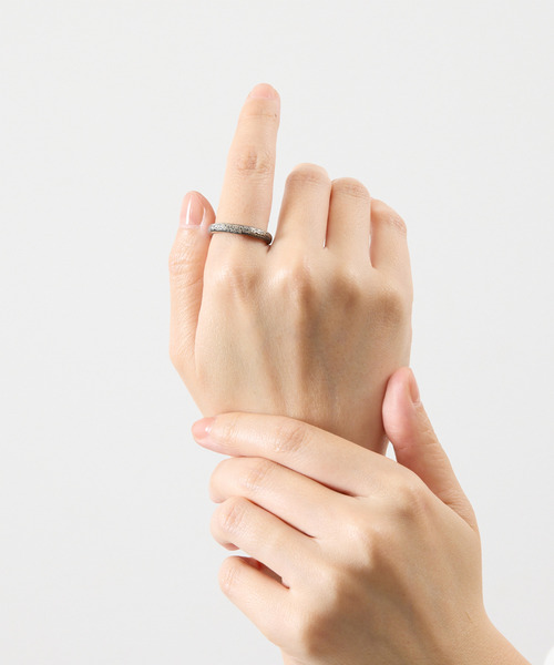 GILD(ギルド)の「GILD ギルド / Curved top atypical narrow ring シルバー925エイティピカルナローリング / G251-RI03(リング・メンズ・シルバー/プラチナム/ゴールド・11号/9号/7号/21号/19号/17号/15号/13号)」の6枚目の写真