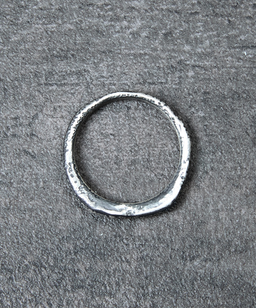 GILD(ギルド)の「GILD ギルド / Curved top atypical narrow ring シルバー925エイティピカルナローリング / G251-RI03(リング・メンズ・シルバー/プラチナム/ゴールド・11号/9号/7号/21号/19号/17号/15号/13号)」の12枚目の写真