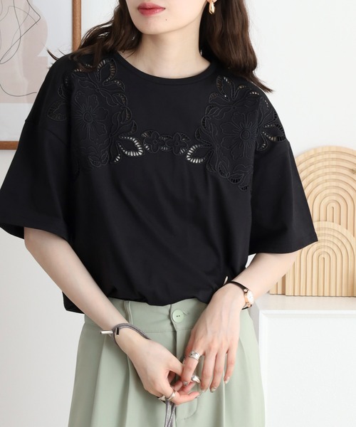 FUNALIVE(ファンアライブ)の「花柄カットワーク刺繍ルーズカットソー(Tシャツ/カットソー・レディース・ブラック/ブルー/ホワイト・FREE)」の9枚目の写真