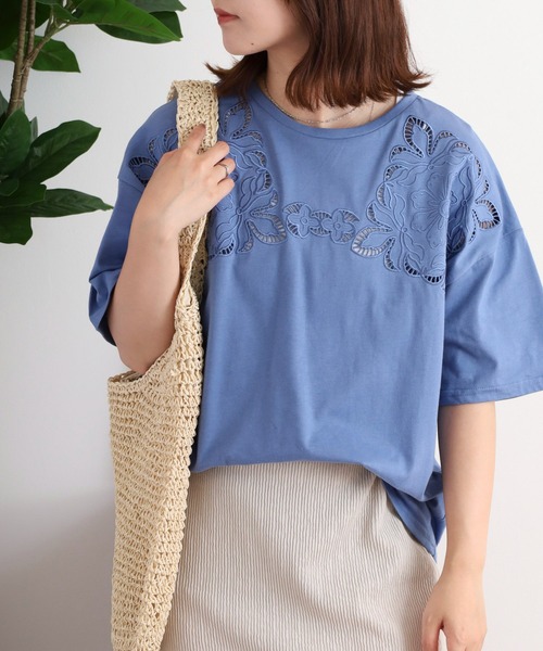 FUNALIVE(ファンアライブ)の「花柄カットワーク刺繍ルーズカットソー(Tシャツ/カットソー・レディース・ブラック/ブルー/ホワイト・FREE)」の12枚目の写真