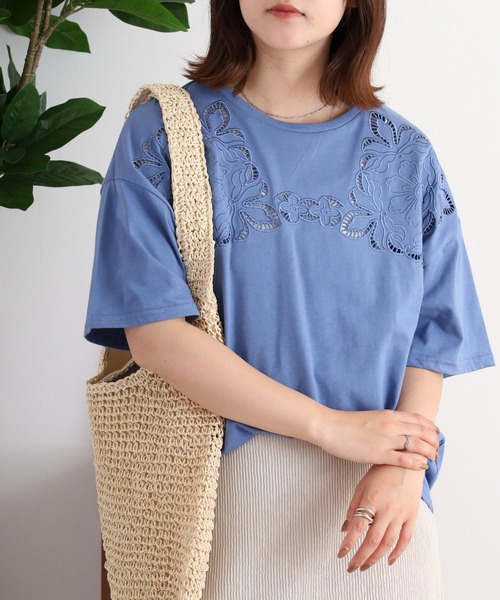 FUNALIVE(ファンアライブ)の「花柄カットワーク刺繍ルーズカットソー(Tシャツ/カットソー・レディース・ブラック/ブルー/ホワイト・FREE)」の13枚目の写真