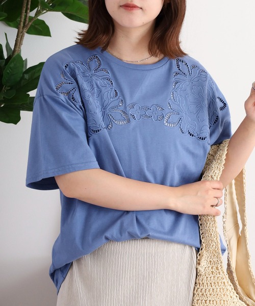 FUNALIVE(ファンアライブ)の「花柄カットワーク刺繍ルーズカットソー(Tシャツ/カットソー・レディース・ブラック/ブルー/ホワイト・FREE)」の14枚目の写真