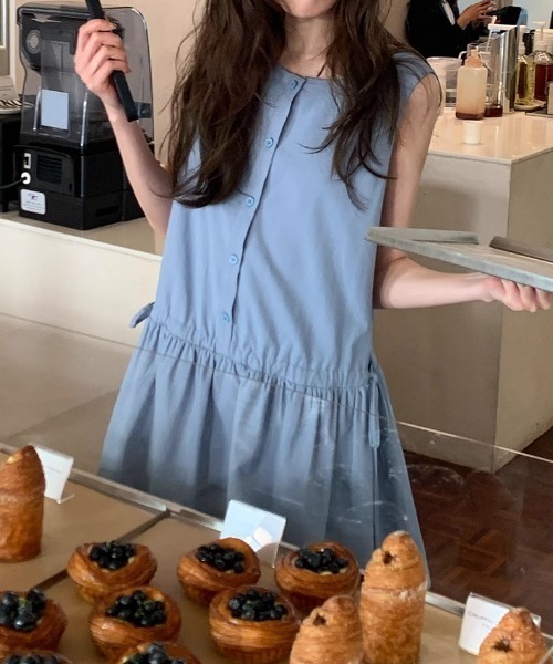 Achic(アシック)の「ウエストリボンギャザーノースリーブワンピース(ワンピース・レディース・ブルー/レッド・M)」の16枚目の写真