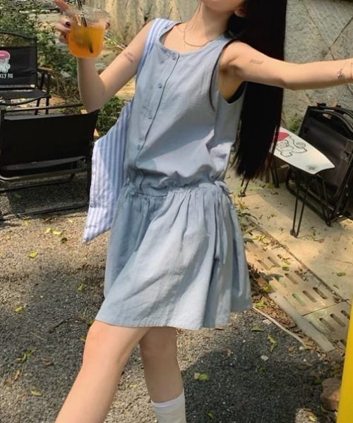 Achic(アシック)の「ウエストリボンギャザーノースリーブワンピース(ワンピース・レディース・ブルー/レッド・M)」の15枚目の写真