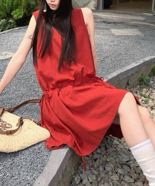 Achic(アシック)の「ウエストリボンギャザーノースリーブワンピース(ワンピース・レディース・ブルー/レッド・M)」の14枚目の写真