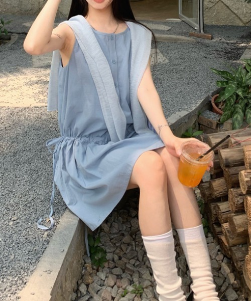 Achic(アシック)の「ウエストリボンギャザーノースリーブワンピース(ワンピース・レディース・ブルー/レッド・M)」の4枚目の写真