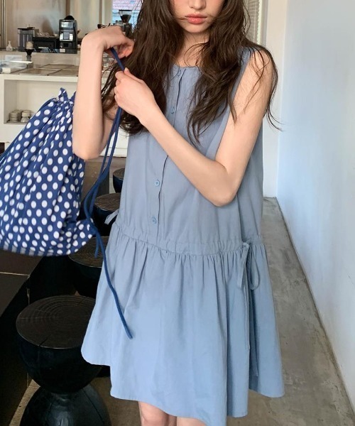 Achic(アシック)の「ウエストリボンギャザーノースリーブワンピース(ワンピース・レディース・ブルー/レッド・M)」の3枚目の写真