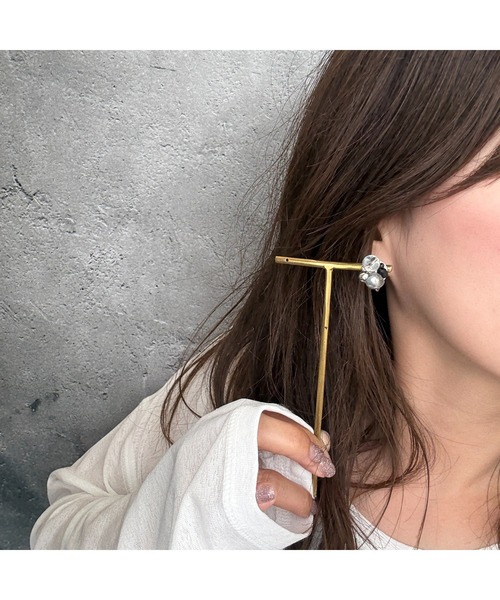 tone（トーン）の「【musk】ブラック×シルバーのガラスボタンイヤリング(MA)（イヤリング・レディース・シルバー・FREE）」の9枚目の写真