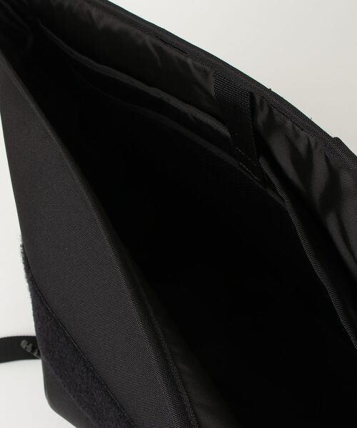 Carhartt（カーハート）の「【Carhartt WIP】JAKE MESSENGER BAG（メッセンジャーバッグ・メンズ・ブラック/ブラウン・ONE SIZE）」の6枚目の写真
