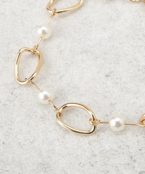 OPAQUE.CLIP(オペークドットクリップ)の「メタル×フェイクパールブレスレット(ブレスレット・レディース・ゴールド/シルバー・00)」の5枚目の写真