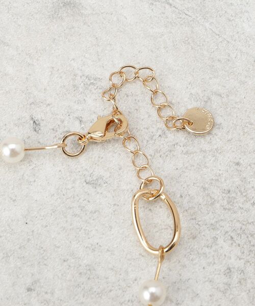 OPAQUE.CLIP(オペークドットクリップ)の「メタル×フェイクパールブレスレット(ブレスレット・レディース・ゴールド/シルバー・00)」の6枚目の写真