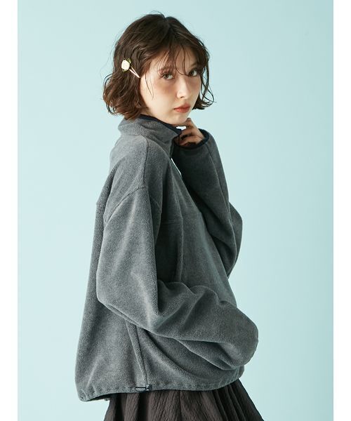 LILY BROWN（リリーブラウン）の「ハーフジップロゴ刺繍フリース