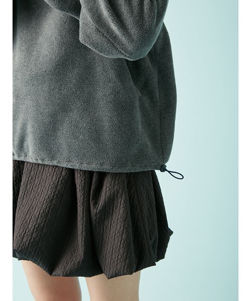 LILY BROWN(リリーブラウン)の「ハーフジップロゴ刺繍フリーストップス(Tシャツ/カットソー・レディース・アイボリー/ターコイズブルー/グレー・F)」の11枚目の写真