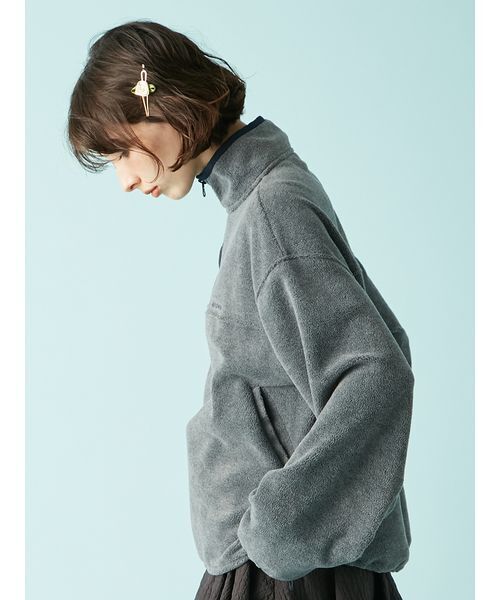 LILY BROWN（リリーブラウン）の「ハーフジップロゴ刺繍フリース