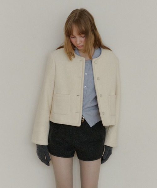 GIUNON(ジウノン)の「collarless short jacket coat / カラーレスショートジャケットコート(ノーカラーコート・レディース・アイボリー/ブラック・FREE)」の4枚目の写真