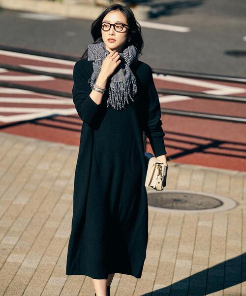 UNTITLED（アンタイトル）の「【ロング丈/ゆったりシルエット】テントライン ニットワンピース（ワンピース・レディース・ライトグレー/ブラック/ブラウン系その他・00/02/04/44/48）」の2枚目の写真