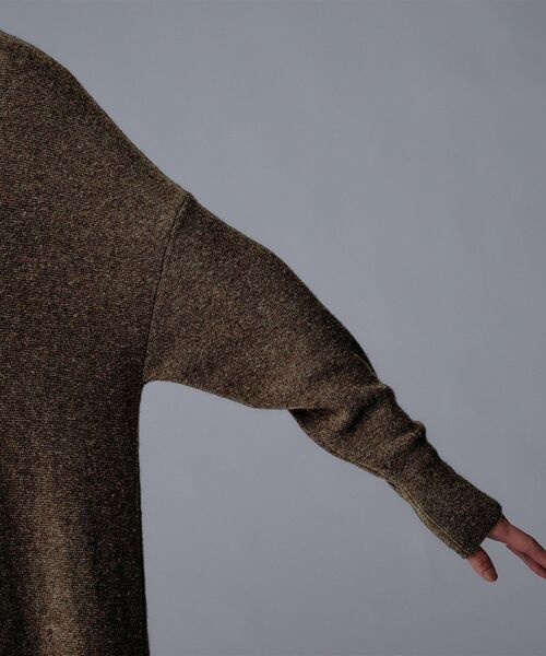 UNTITLED（アンタイトル）の「【ロング丈/ゆったりシルエット】テントライン ニットワンピース（ワンピース・レディース・ライトグレー/ブラック/ブラウン系その他・00/02/04/44/48）」の5枚目の写真