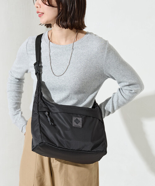 FREAK'S STORE(フリークスストア)の「限定展開 Columbia/コロンビア Great Smoky Garden Crescent Shoulder/グレートスモーキーガーデン クレセント ショルダー(ショルダーバッグ・レディース・ブルー/ブラック/ベージュ・フリ-)」の3枚目の写真