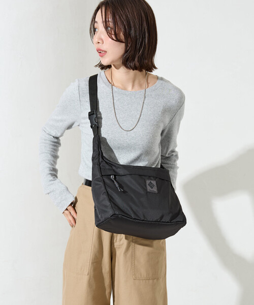 FREAK'S STORE(フリークスストア)の「限定展開 Columbia/コロンビア Great Smoky Garden Crescent Shoulder/グレートスモーキーガーデン クレセント ショルダー(ショルダーバッグ・レディース・ブルー/ブラック/ベージュ・フリ-)」の5枚目の写真