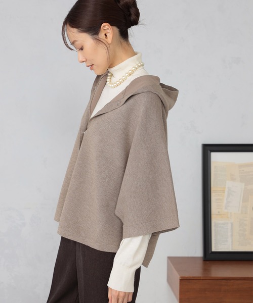 GALLORIA（ギャローリア）の「マシンウォッシャブル　フーディニットポンチョ（ニット/セーター・レディース・モカ/ネイビー・L/M）」の3枚目の写真