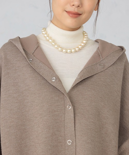 GALLORIA（ギャローリア）の「マシンウォッシャブル　フーディニットポンチョ（ニット/セーター・レディース・モカ/ネイビー・L/M）」の4枚目の写真