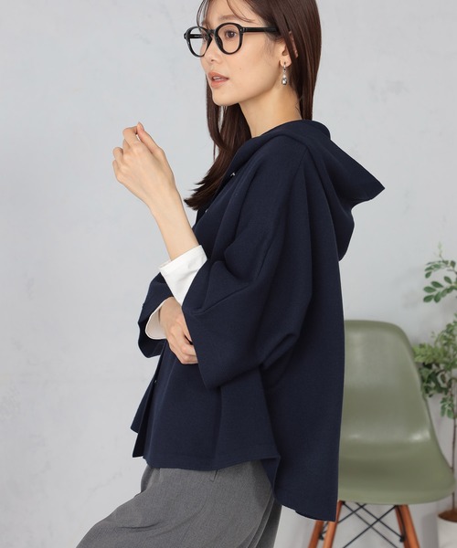 GALLORIA（ギャローリア）の「マシンウォッシャブル　フーディニットポンチョ（ニット/セーター・レディース・モカ/ネイビー・L/M）」の7枚目の写真