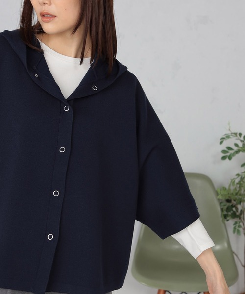 GALLORIA（ギャローリア）の「マシンウォッシャブル　フーディニットポンチョ（ニット/セーター・レディース・モカ/ネイビー・L/M）」の9枚目の写真