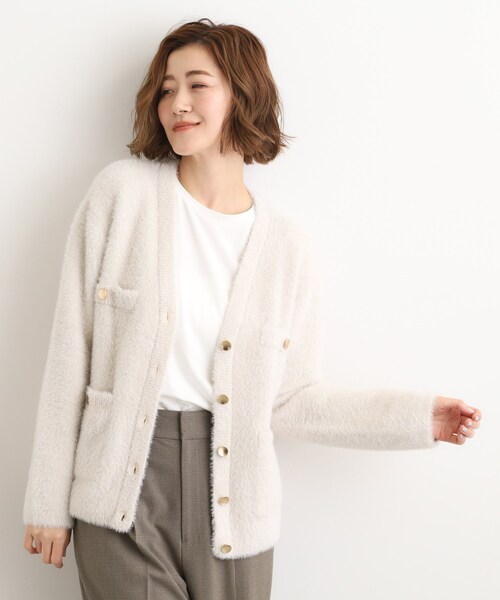 grove（グローブ）の「【石川梨華さん着用】軽やかフェザーで魅せる、クラシカルな主役カーディガン（カーディガン/ボレロ・レディース・アイボリー系4/ナチュラル/ベージュ/チャコール・02/03/01/04/05）」の4枚目の写真