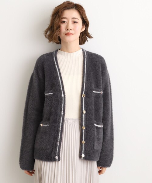 grove（グローブ）の「【石川梨華さん着用】軽やかフェザーで魅せる、クラシカルな主役カーディガン（カーディガン/ボレロ・レディース・アイボリー系4/ナチュラル/ベージュ/チャコール・02/03/01/04/05）」の2枚目の写真