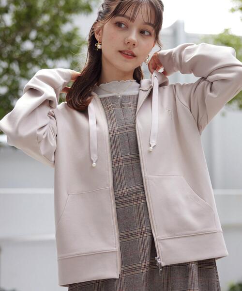 couture brooch(クチュールブローチ)の「【マシンウォッシャブル・UVケア・大人可愛い】リボン刺繍ダンボールZIPフーディ(パーカー・レディース・サンドベージュ/アイボリー/ブラック・36/38/40/42)」の11枚目の写真
